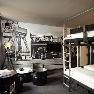 Zimmer mit Kingsize-Bett